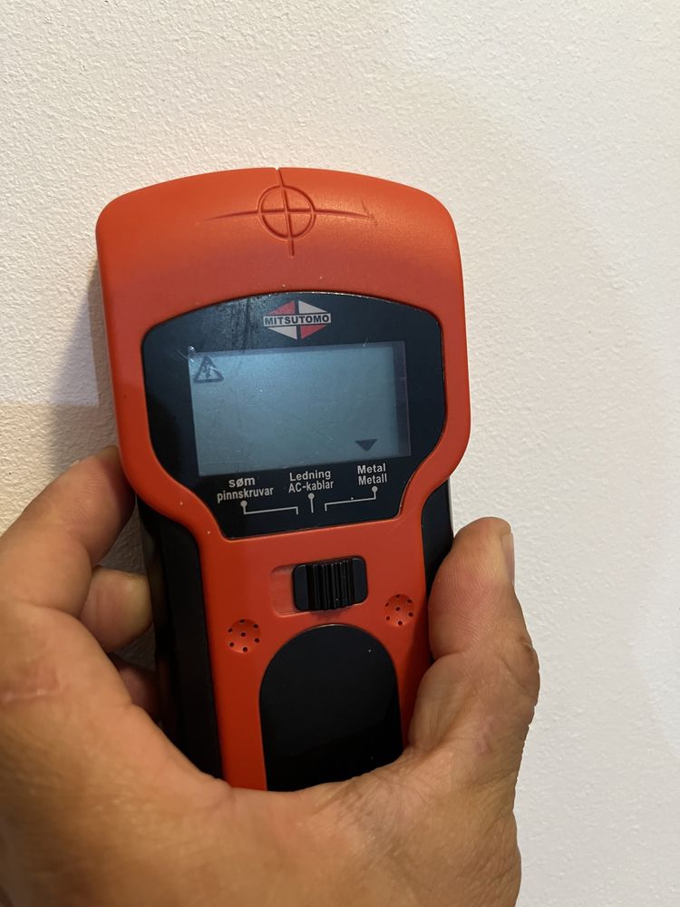 Detector metale , cablu perete Mitsutomo