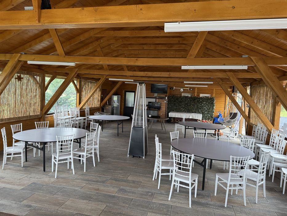 Inchiriez cabana/ complex cabane pentru revelion / craciun 2025
