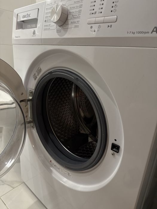 !URGENT! Vand utilitatile din baie