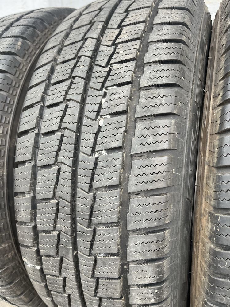 4 бр. гуми за бус 235/65/16C Hankook 8-9 mm DOT 4210