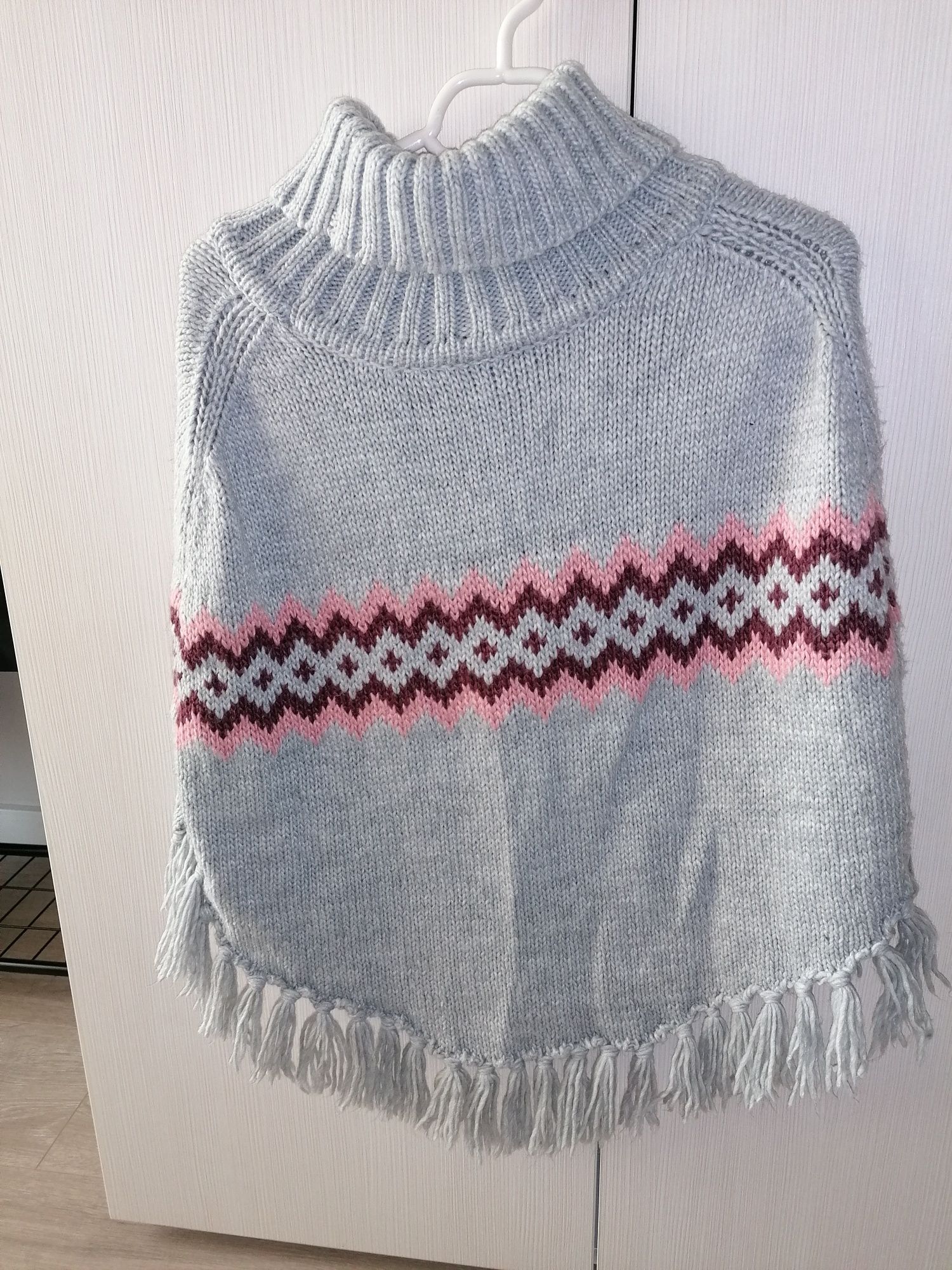 Poncho din tricot pentru fete