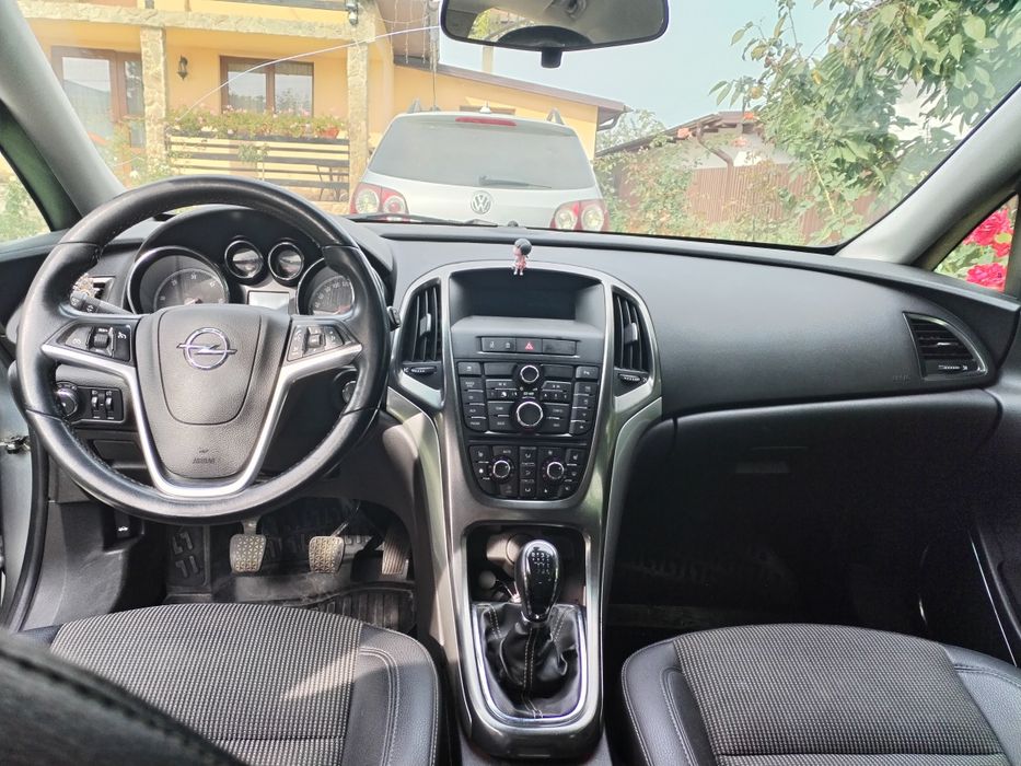Opel astra J 2011