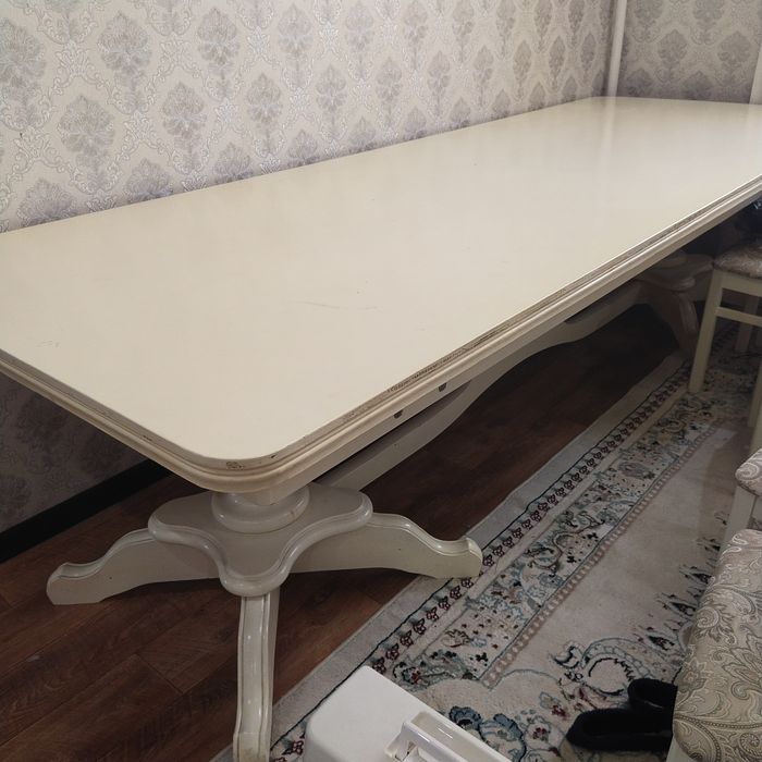 Продам стол для гостин