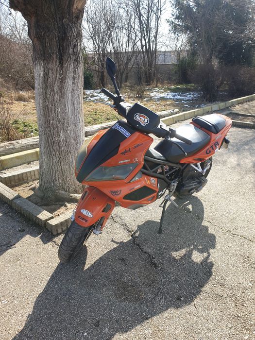 Vand scuter  cpi 50cc cu acte la zi!