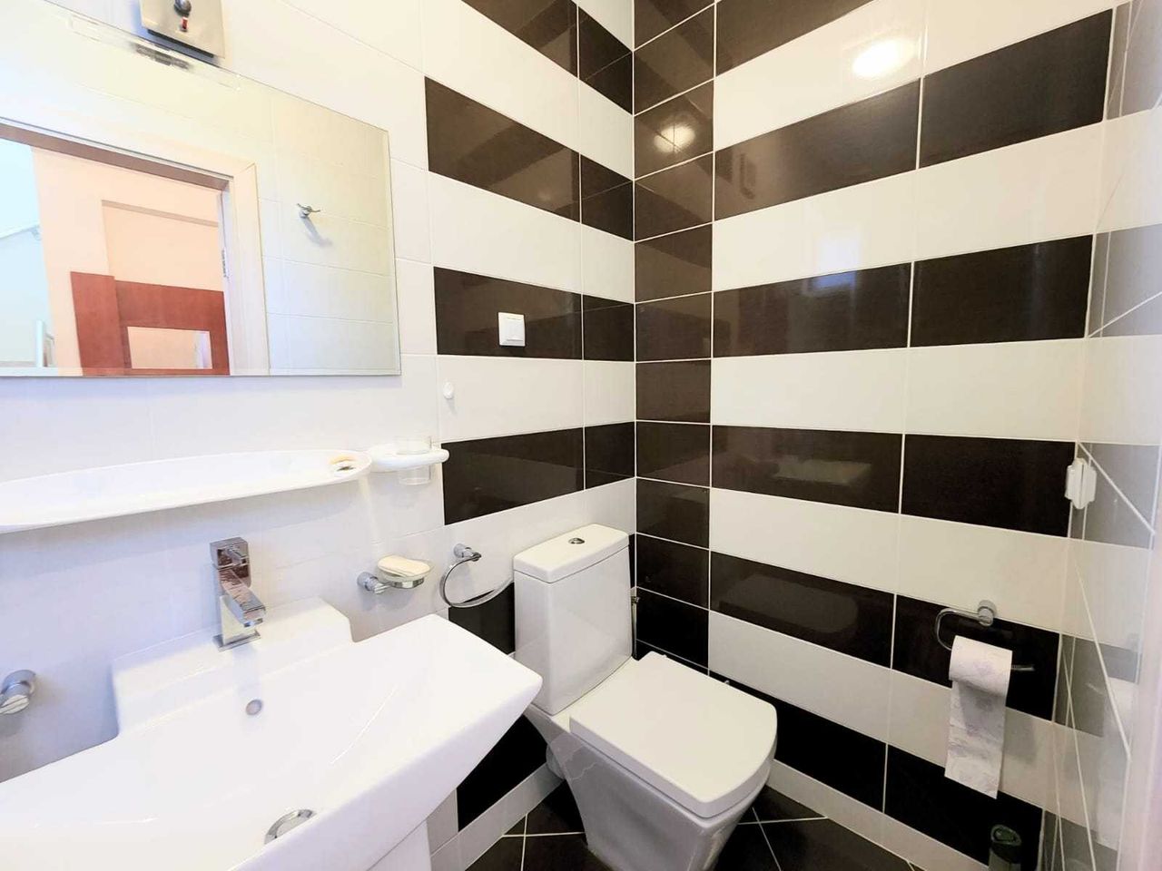 Дава се под наем Къща в Бургас, Сарафово - 130 кв.м за 1200 € - Снимка #6