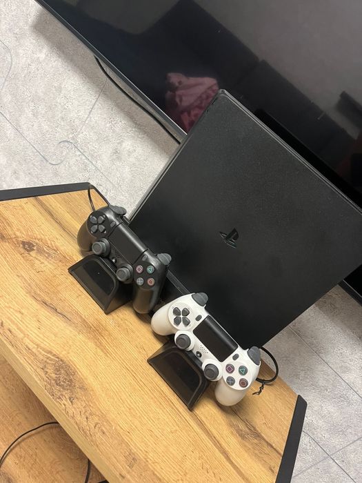 Продам сони плейстейшен 4 1 трб