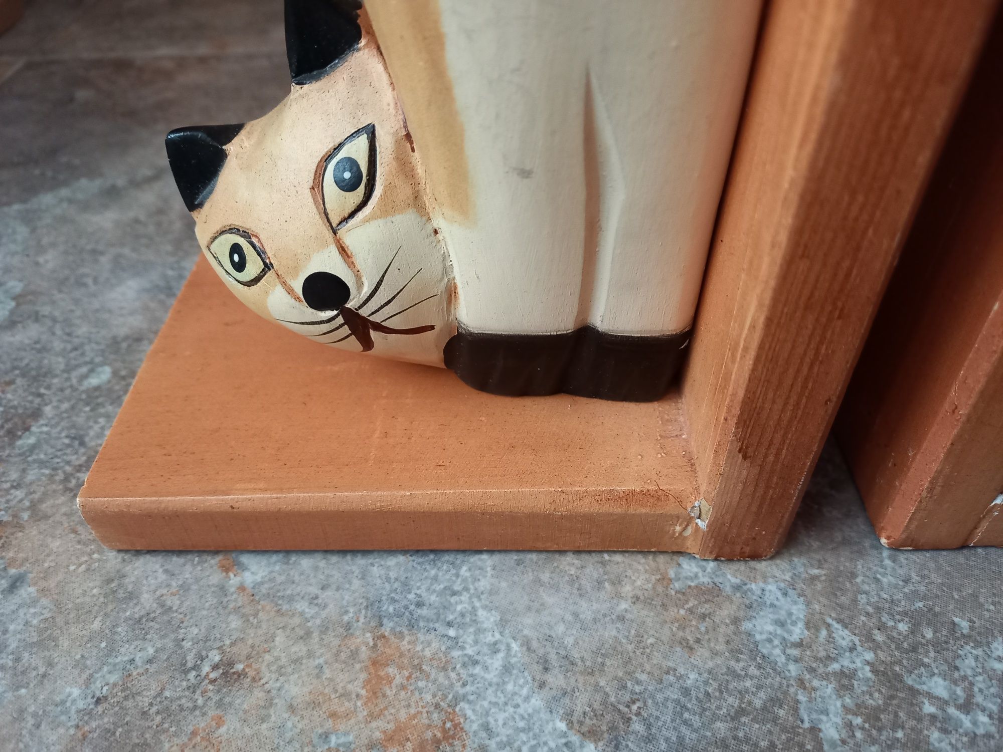 Дървени стопери за книги с котки
