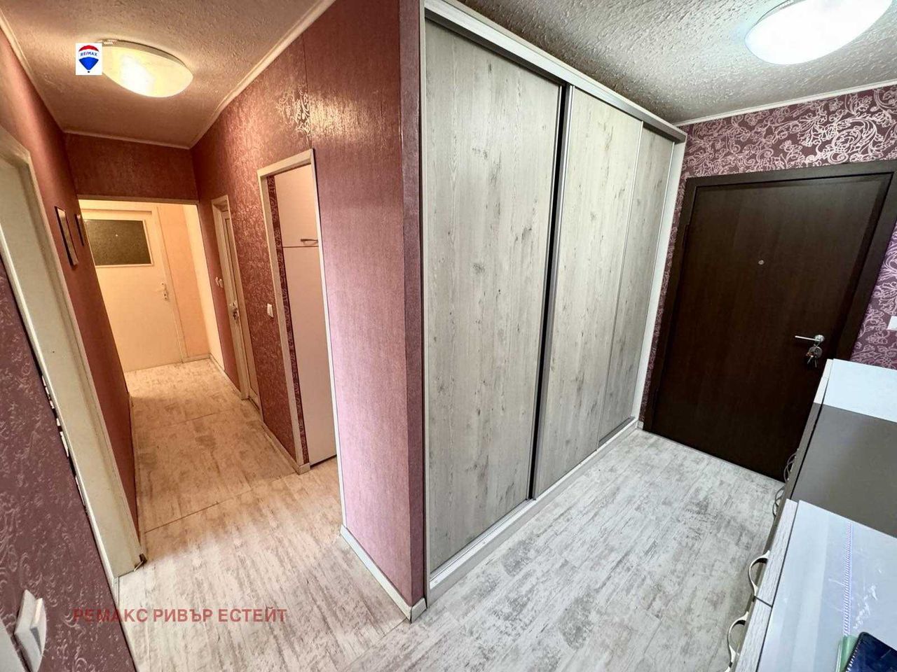 Продава се Тристаен апартамент в Русе, Чародейка - Юг - 82 кв.м за 4 €/кв.м - Снимка #6