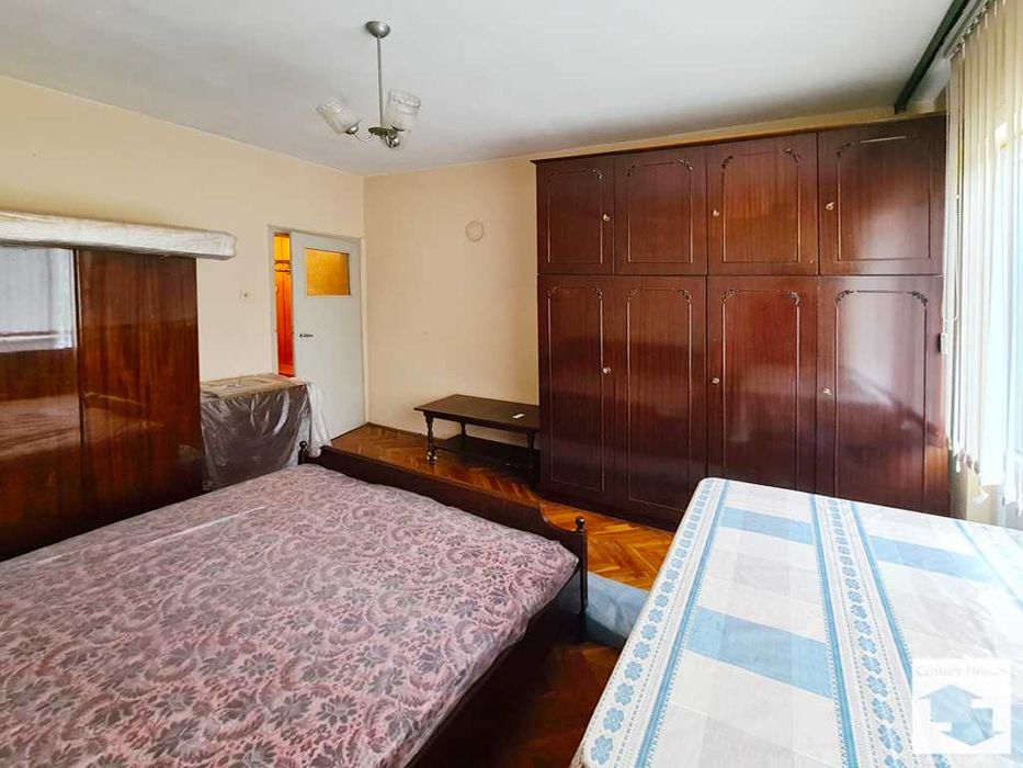 104966 ЕКСКЛУЗИВНО! Тристаен апартамент с гараж, център В. Търново