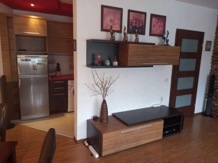 Дава се под наем Двустаен апартамент в Бургас, Славейков - 97 кв.м за 510 € - Снимка #3