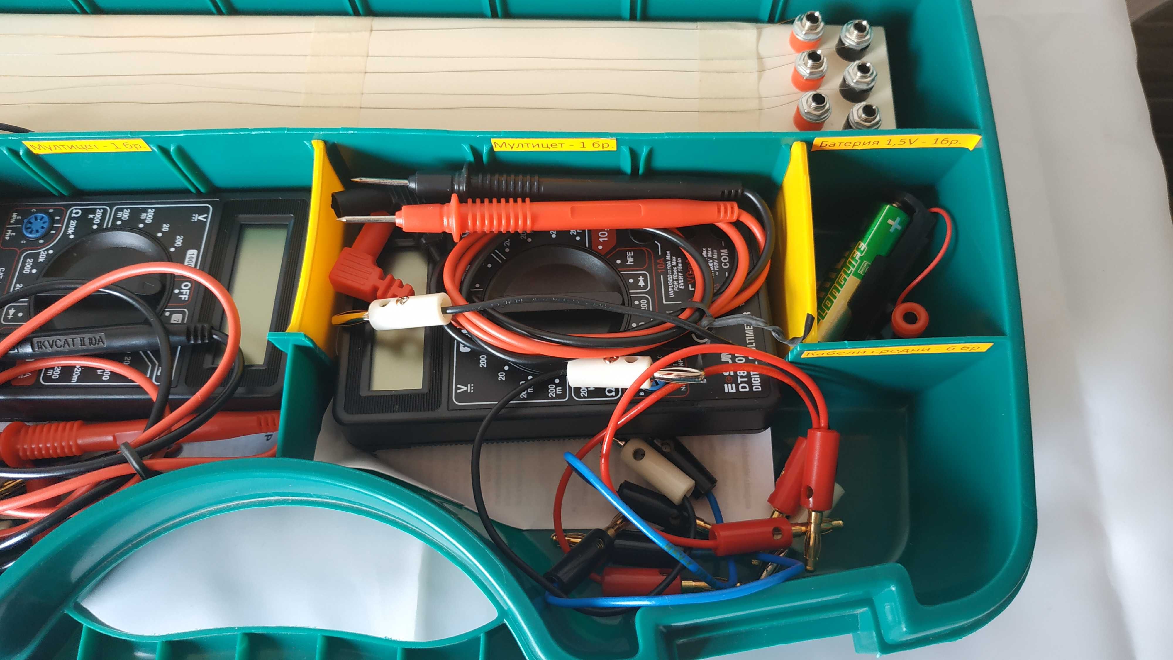Лабораторен електрически комплект + два мултиметъра и кутия