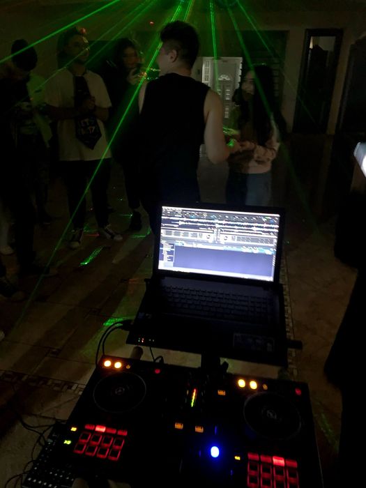 Închirieri boxe / Sistem audio  Dj / Fotograf