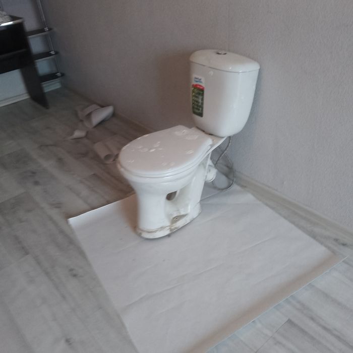 Продам унитаз в сборе.