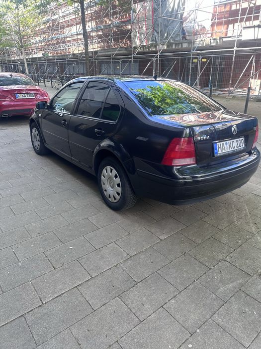 Volswagen bora 1.9 ,6 trepte 131 de cai  si iphone 16 pro max de 256