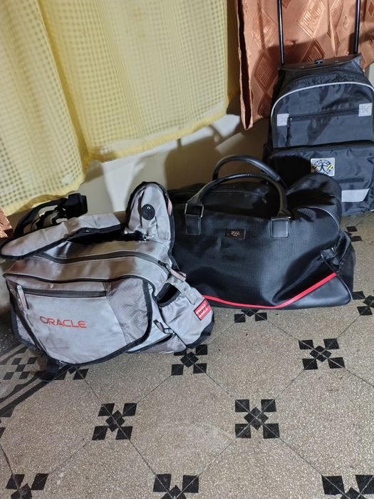 Genți de voiaj și trolere