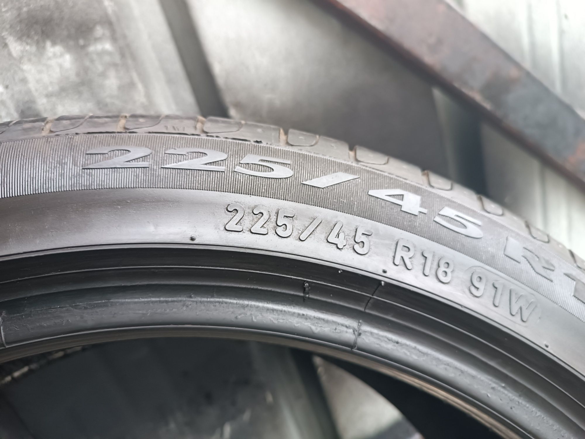 225/45/18 Pirelli