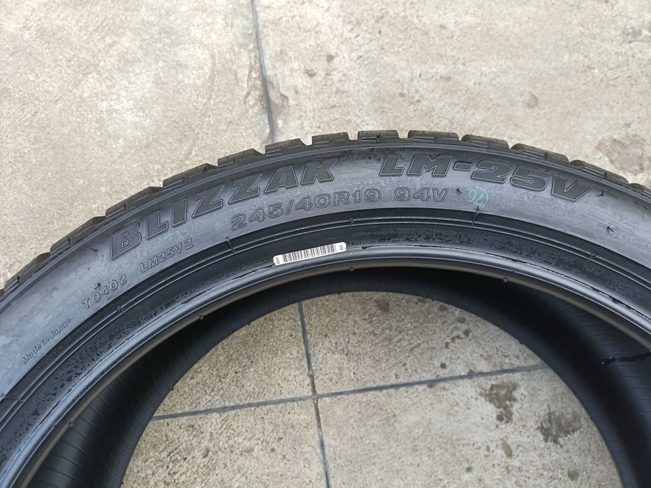 Doua anvelope noi de iarna 245 40 19 bridgestone blizzak LM 25
