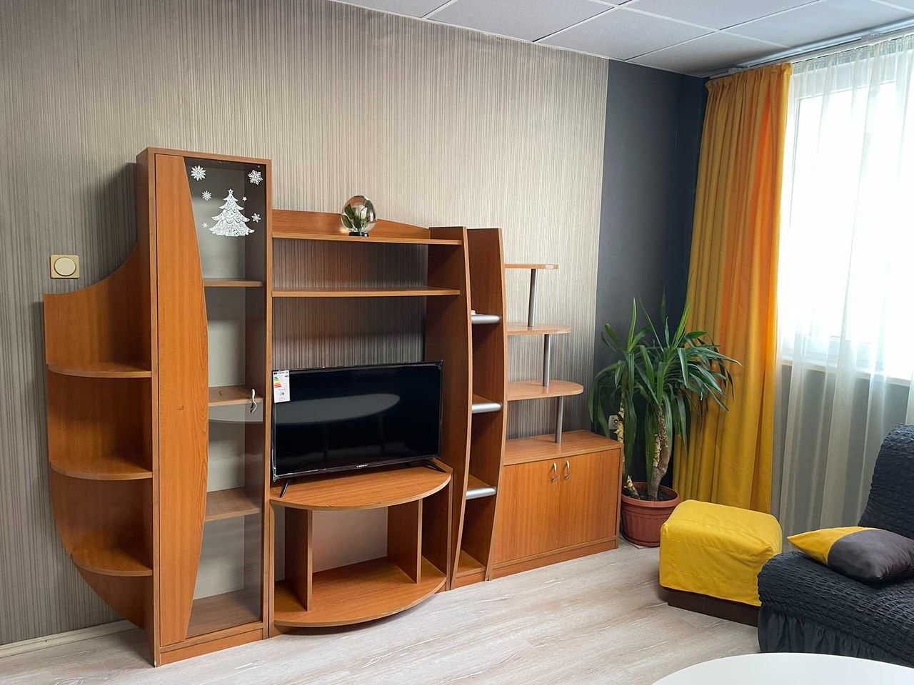 Дава се под наем Тристаен апартамент в Пловдив, Гагарин - 75 кв.м за 433.5 € - Снимка #2