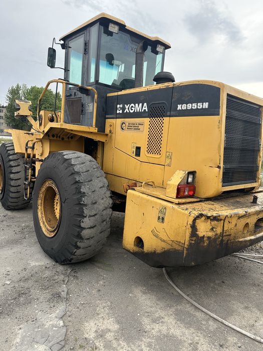 Погрузчик 3 куб ишлаб турипти ,нархи 18.500минг