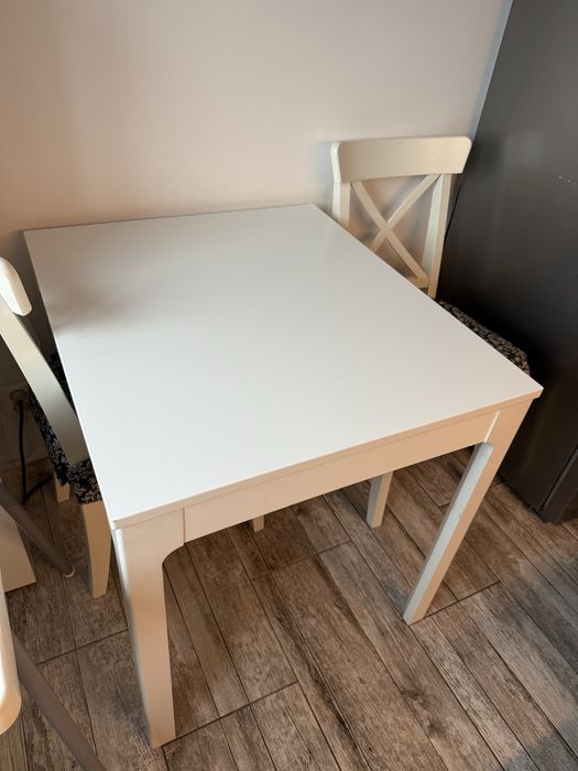 Set masă extensibilă + 4 scaune IKEA