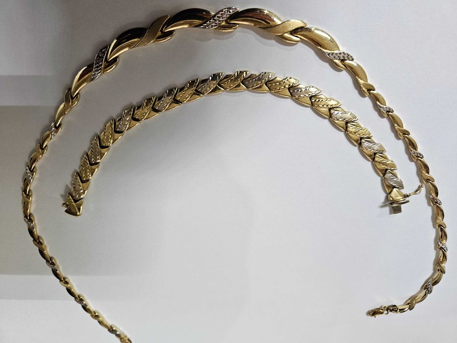 Aur Set Colier 14 K, 300 lei gramul.