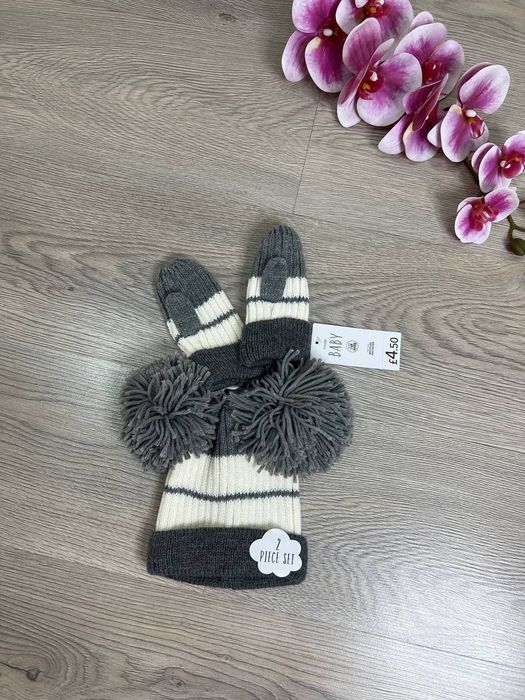 Шапка варежки комплект в идеальном состоянии