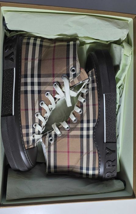 BURBERRY Model : High Top Nr 42 NOI in CUTIE