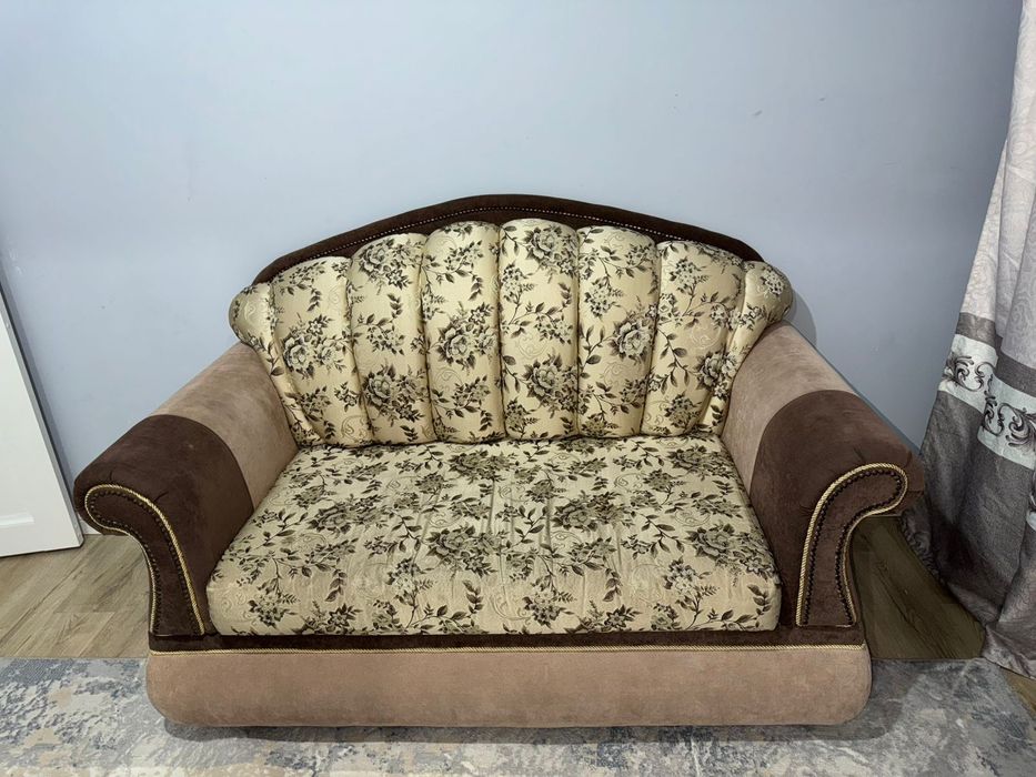 Продаётся диван хороший качество