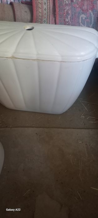 Бачок от унитаза .