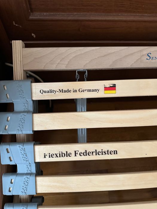 Обзавеждане за спалня, гардероб и нощни шкафчета + матраци и  рамка