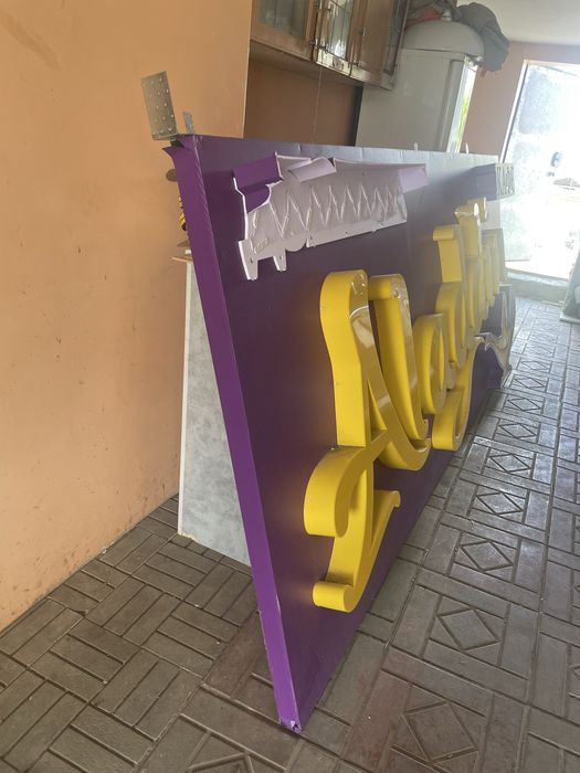 Вывеска, номерки, футболки, фартуки, кителя, кармашки для столовых при