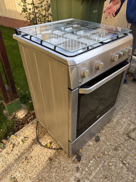 Aragaz Beko din inox in stare buna
