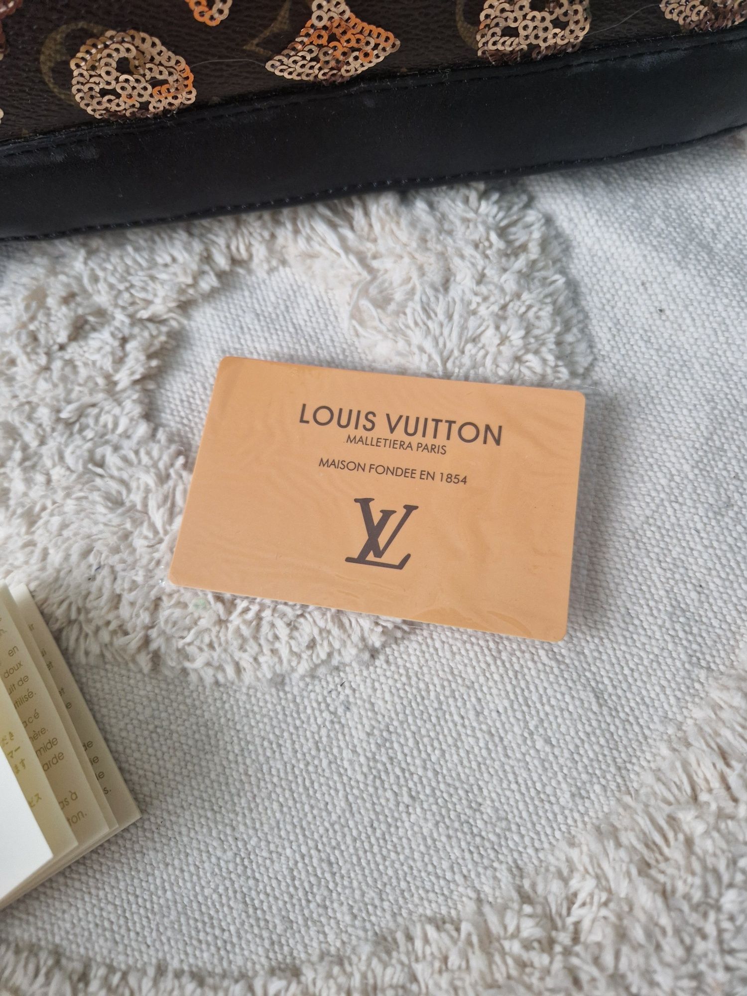 Lui Vuitton Луксозна дамска чанта в кафяв цвят със златисти пайети