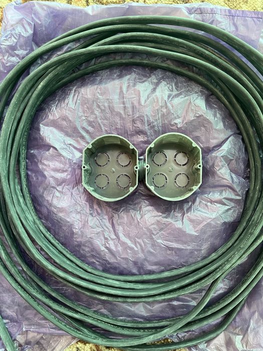 Продам срочно кабель 3 / 2,5
