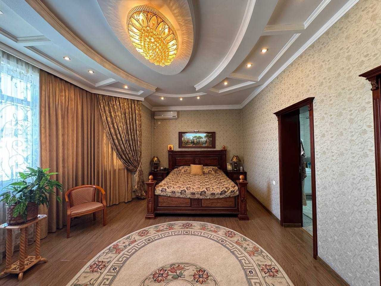 Мирабадский район ул. Катта Мирабад ДОМ 7,3 сотки 360м2