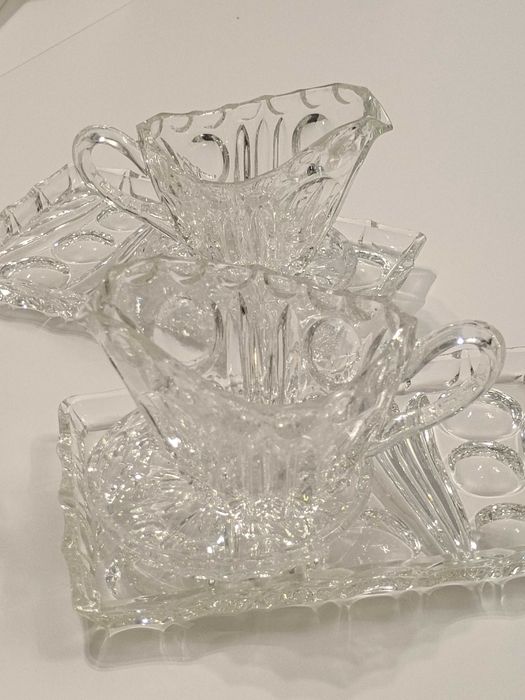 Пресовано стъкло- сосиера,подложка и плато