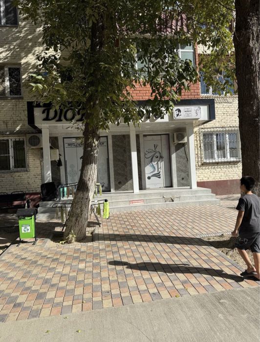 Продается 1 линия  Не жилое , Самарканд Дарвоза , коммерческое офис