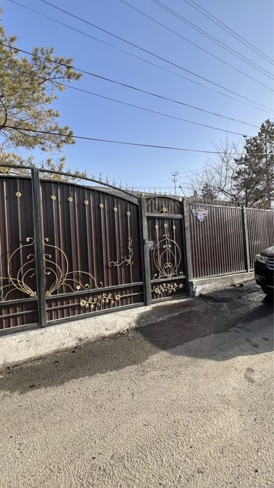 Дом  4 комнатный. (Есть цокольный этаж)