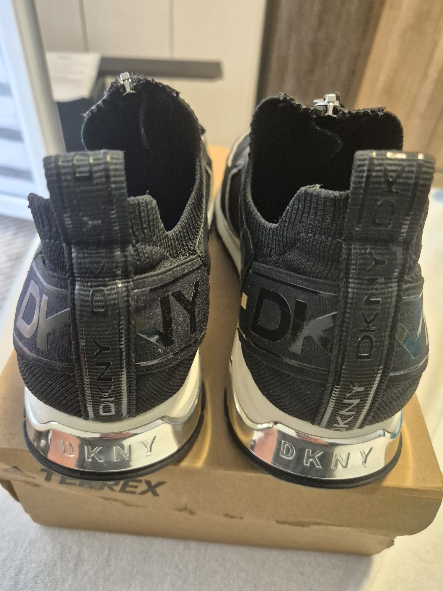 Обувки DKNY nomer 42