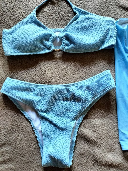 Vând costume de baie