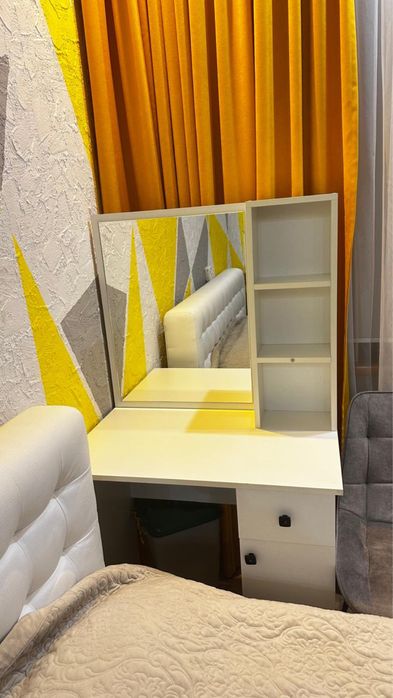 Продам туалетный столик