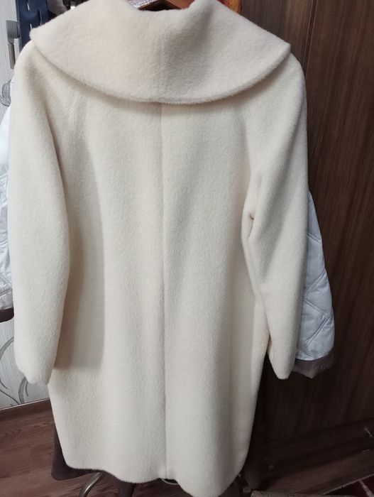 Продается женское пальто.