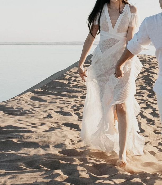 Очень красивое Белое кружевное Платье BCBG Maxazria