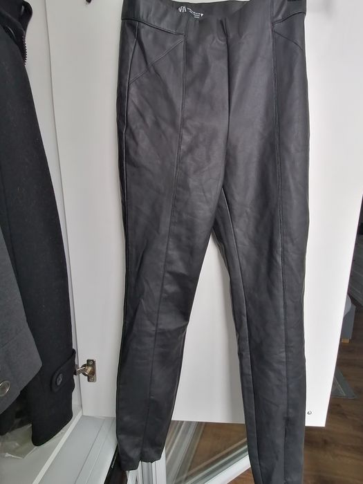 Pantaloni piele Zara