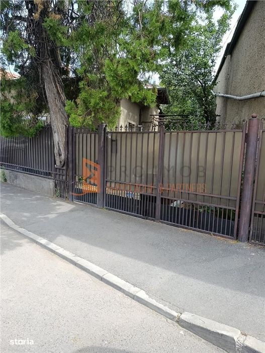 Casa tip parter zona Centru