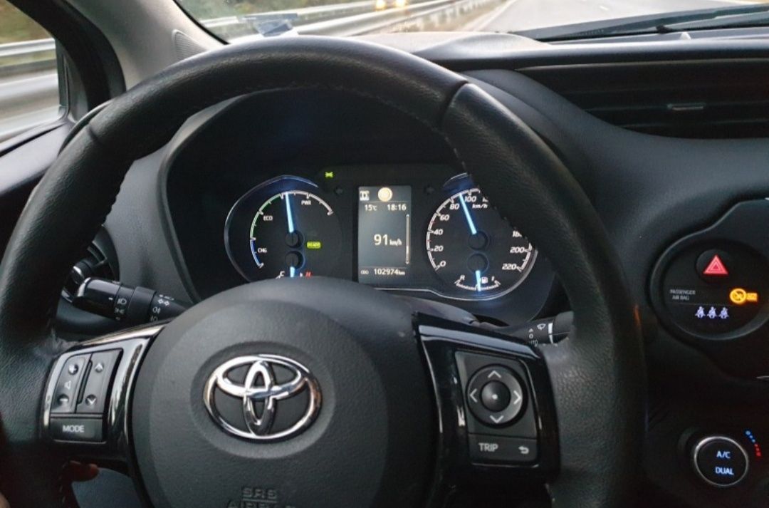 Toyota Yaris Hybrid  1.5i Navi Distronic LINE assist