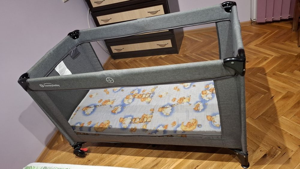 Сгъваема и лесно преносима бебешка кошара