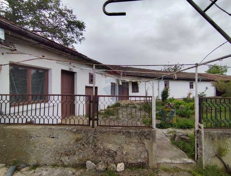 продавам къща в село Пчеларово, област Добрич
