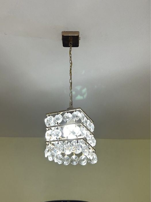 Астана, продам 2 одинаковые люстры, цена договорная