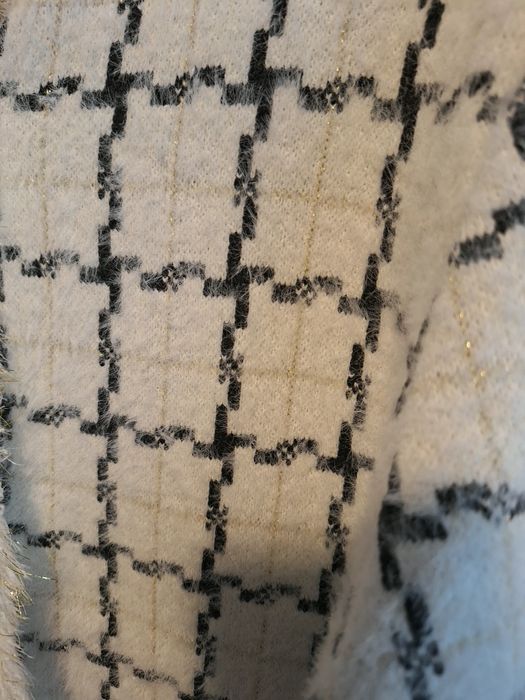 Продавам топла но и елегантна дамкка жилетка/сако